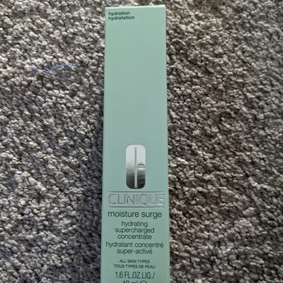 Clinique moisture surge concentrate and lipstick - Picture 3 of 4